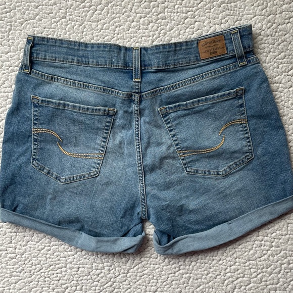 Levi’s Strauss Gold Blue Denim Mid Rise Fit Cuffed Jean Short - Picture 2 of 7
